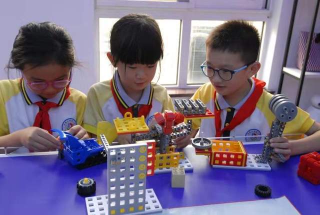 社区公益“四点半课堂”：多方联动， 解决家长后顾之忧