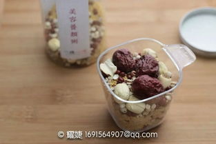 薏仁美颜粥，以薏仁、红枣等食材熬制