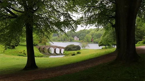 风景园林师的挑战：自然与人类活动的平衡之道