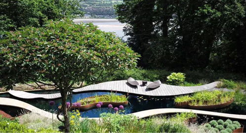 软绵绵的草地，心里的花儿开了