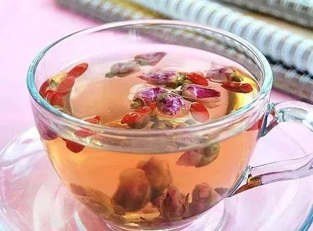 玫瑰花枸杞茶功效强大，你知道它对女性健康有哪些神奇作用吗