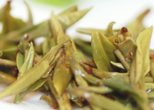 黄茶性温，制作工艺复杂