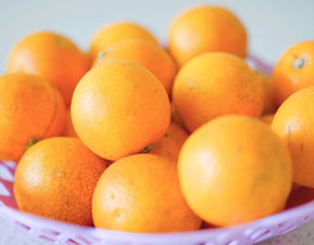 3、 金桔：桔子黄澄澄的模样，有金银财宝的涵义，对增加财源颇有帮助。