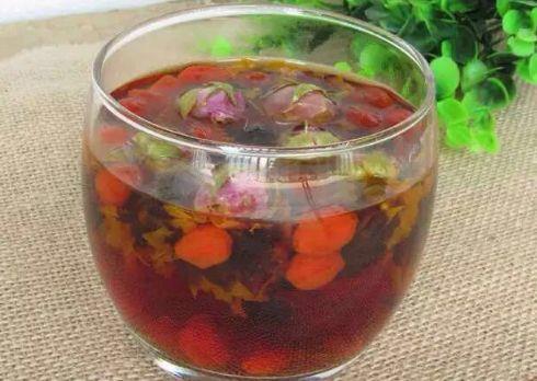 玫瑰花泡水喝，常喝能改善什么肌肤问题