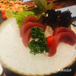 鲷鱼头火锅，以新鲜鲷鱼头为主料