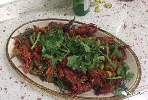 哺乳期想尝香菜？安全食用指南