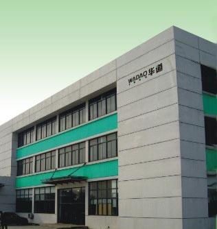 东莞金宝是山东华宝饲料科技股份有限公司的子公司，主要生产什么类型的饲料产品？