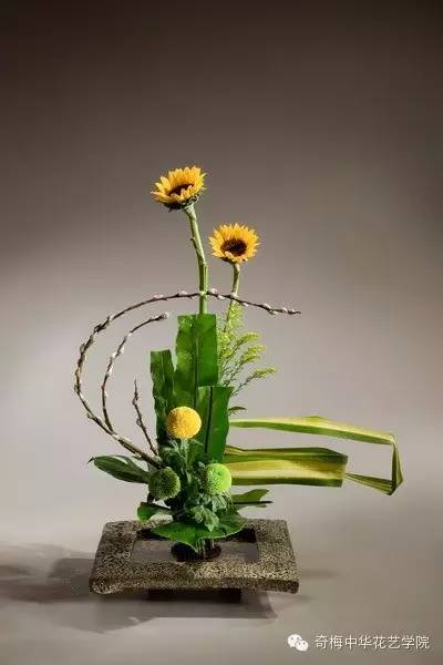 插花艺术：文化的载体， 心灵的对话