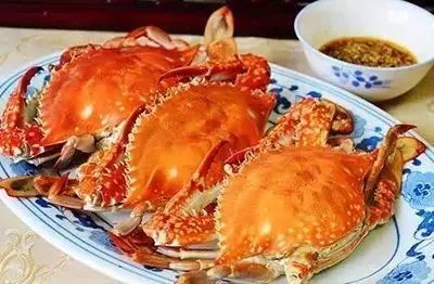 梭子蟹蟹黄金黄饱满，富含油脂