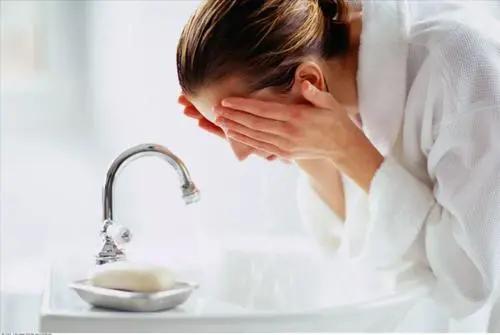 流水冲冲，肥皂泡泡，怎么洗才彻底？