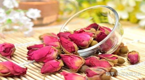 玫瑰花加红花，养生功效有何不同