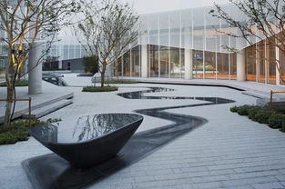 中式庭院：假山、 流水与翠竹的和谐融合