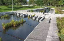 四、 水景处理：小桥流水，潺潺不息