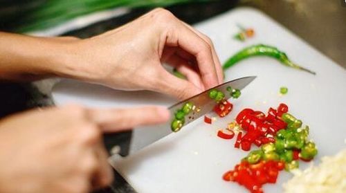 切辣椒后手辣怎么办？快速缓解火辣痛感有妙招