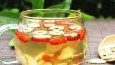 黄芪菊花泡水喝，每天一杯