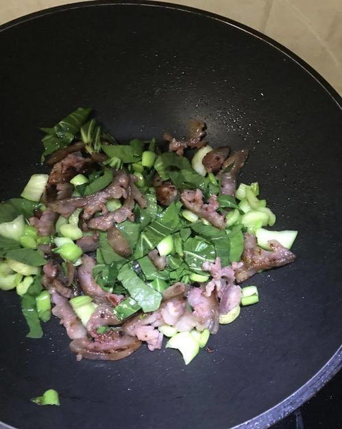 炒香肠，需选新鲜香肠