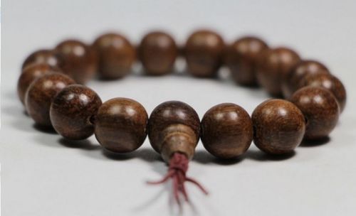 沉香烟草：古老神秘的香气