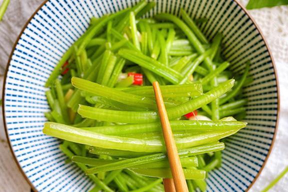 我家种的菜，不打农药，营养十足，你们也试试看啊！