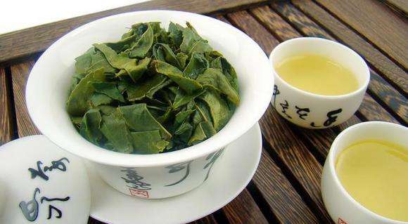 掌握铁观音冲泡技巧：专业指南，轻松泡出好茶！