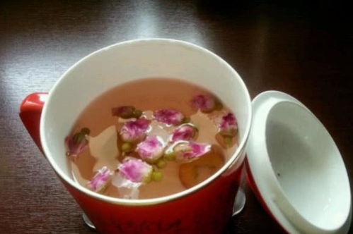 玫瑰花泡茶，每天一杯