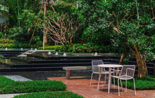 三、 意境深远，引人遐想