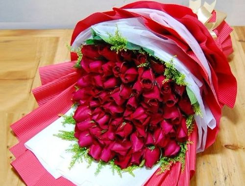 10朵玫瑰花代表长久的爱情，传递着真挚情感的深刻意义