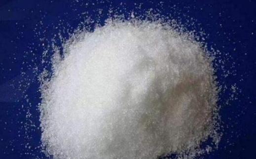 喷洒磷酸二氢钾