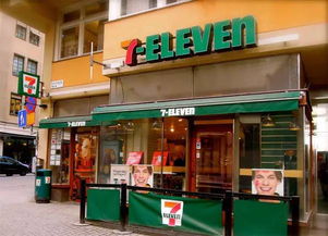 深夜便利店， 你的家外守护者