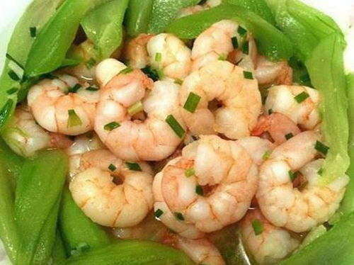 三鲜丝瓜：以丝瓜为主料