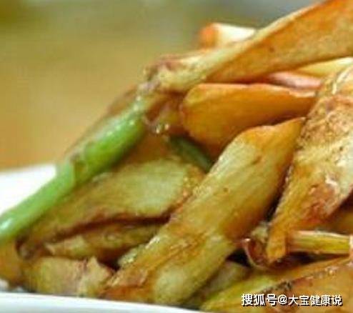 茭白叶子的美味制作：腌茭头