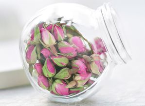 红枣菊花玫瑰花茶，养生功效多