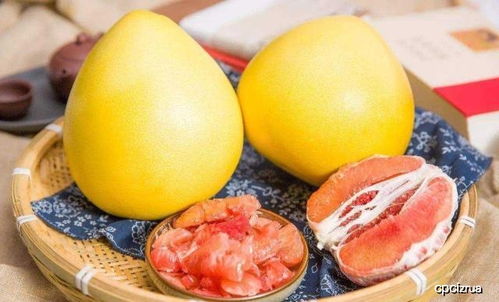 晚上吃柚子是否适宜，需考虑其营养成分和消化特点