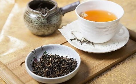 煮茶是一种古老的泡茶方式，可选用红茶、普洱、乌龙等茶类