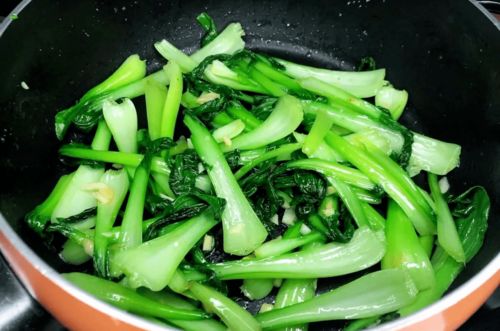 蒜蓉炒白菜， 简单又美味