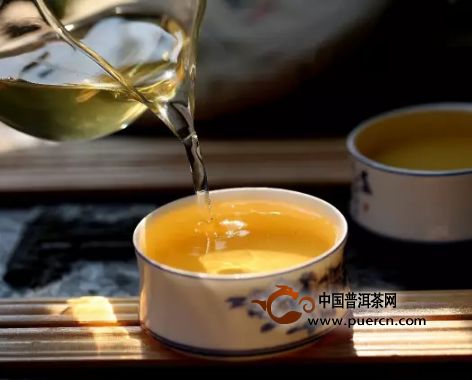 腾越红茶叶价格指南：聚茗缘砖名茶罐装报价一览