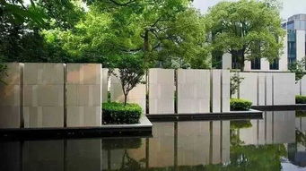 庭院道路铺装：选择天然石材与原木