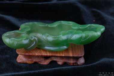 荷叶碧玉造型：双翼展开