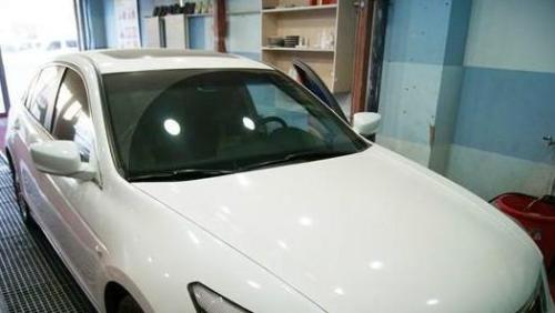 车漆上的农药黄点之谜：成因大揭秘