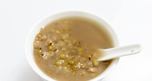 加入盐或柠檬汁， 软化绿豆