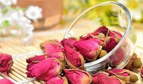 气味试验：花香浓烈还是淡薄，一闻便知