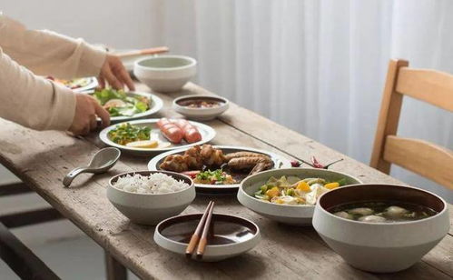 贵州饲料原料店，能否推荐一句描述贵州美食的诗句？