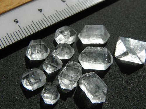 芸苔素内酯和磷酸二氢钾按什么比例配比，再添加赤霉素效果会更好吗？