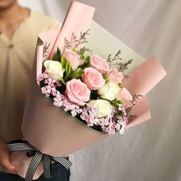 白玫瑰适合送恋人，不同人群送白玫瑰含义是什么