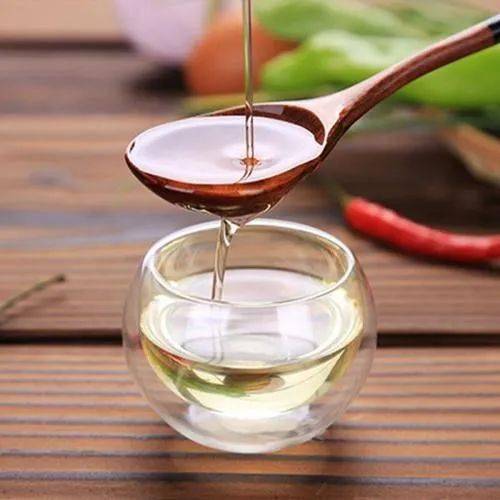广西油茶油价格一览：一斤多少钱？揭秘山茶油榨制成本