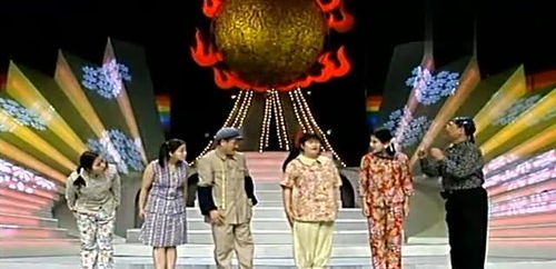 那年春晚，他给果树喷农药