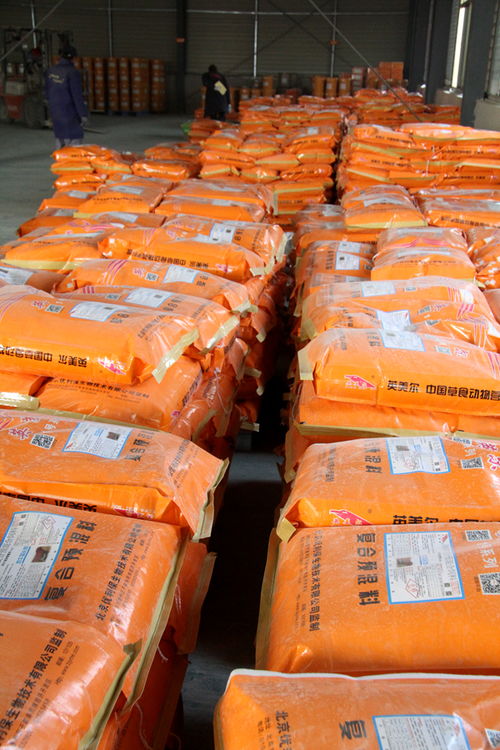 盛牧饲料鹅的饲料配方中，玉米和豆粕的比例是多少？