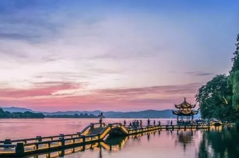 苏堤春晓，春天的西湖梗加迷人