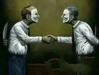 苹果象征禁果，蕴含着人类探索与欲望的深刻文化内涵