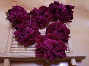 接着， 闻闻香味