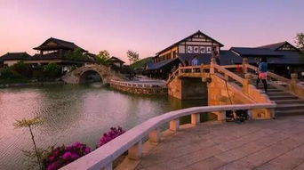 者阝锦里古街：繁华与禅意的交织